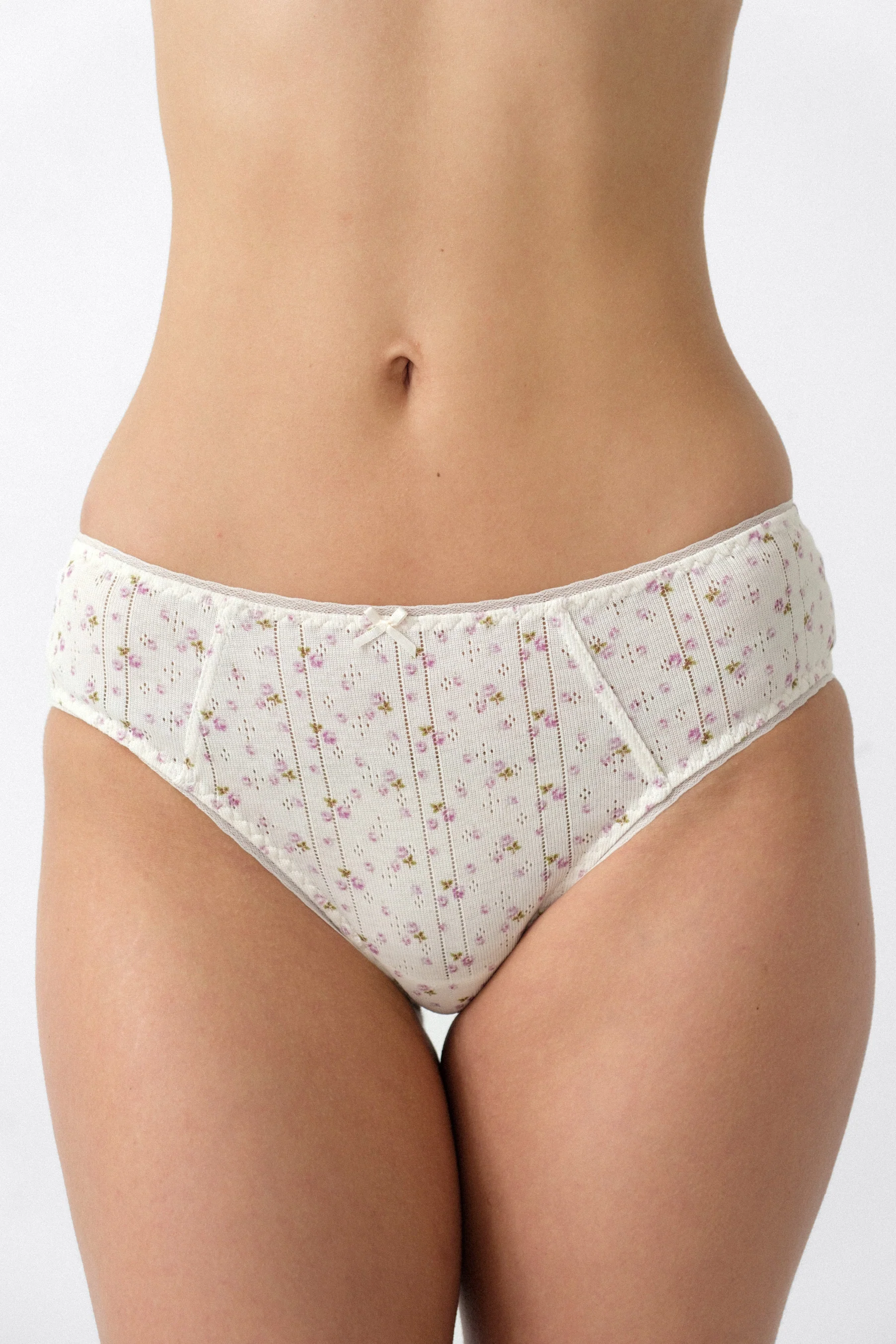 The Cozy Brief English Rose - Image 4